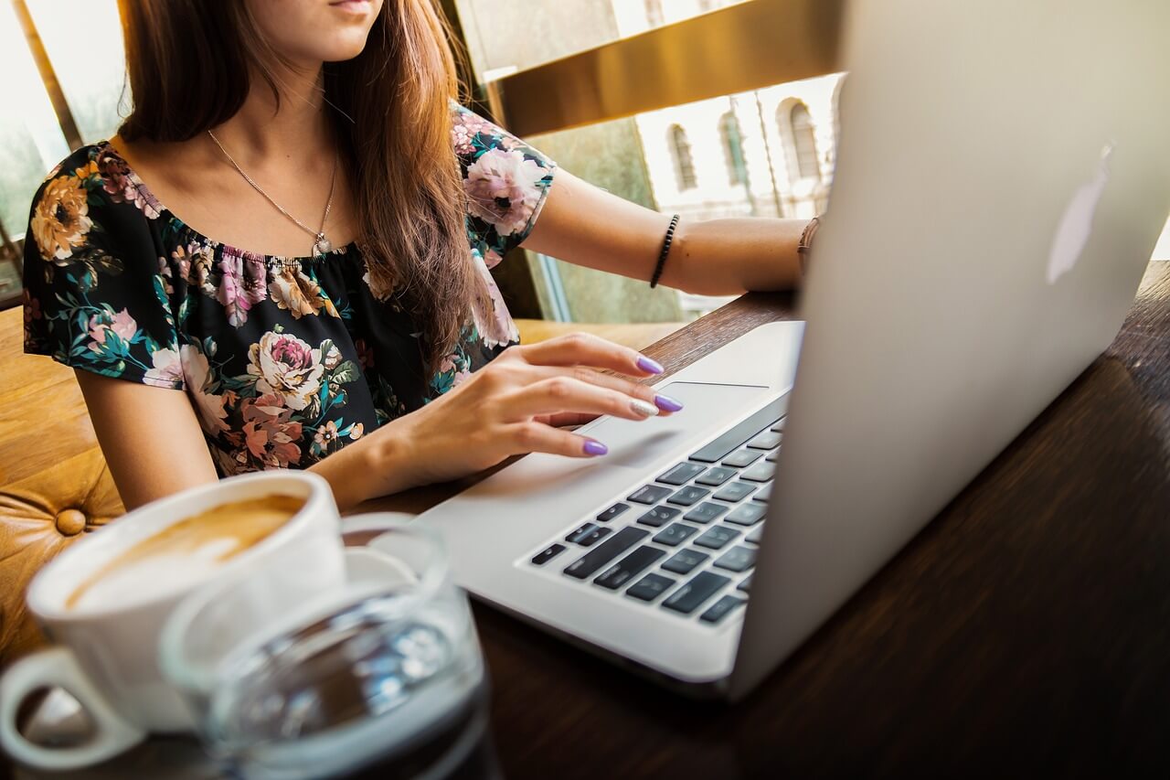 article-woman-laptop-coffee.jpeg