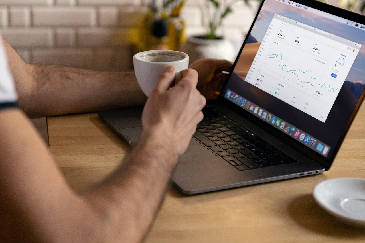 article-man-laptop-coffee.jpeg