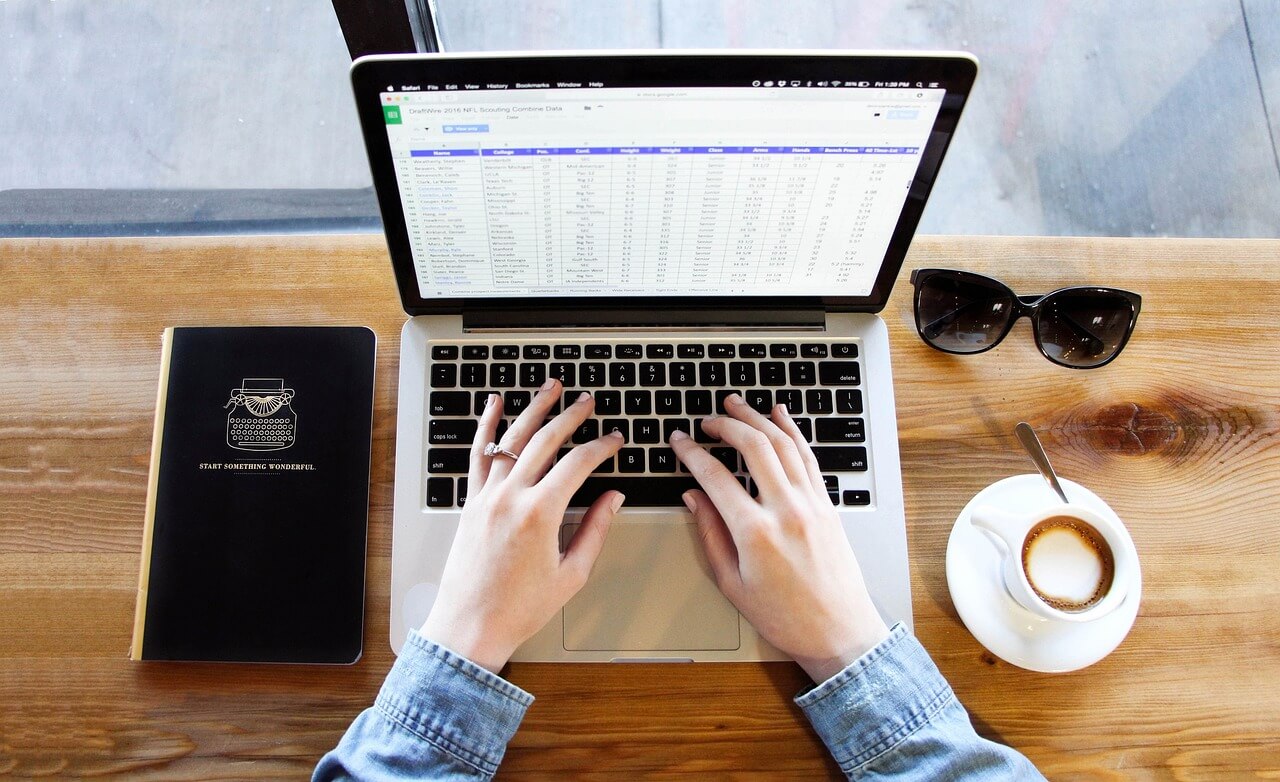 article-laptop-sunglasses-coffee_%281%29.jpeg